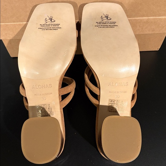 Alohas Heels - Picture 4 of 6